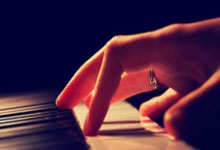 奥利塞在法国队直接任意球破门,是博格巴之后首位做到这点球员.